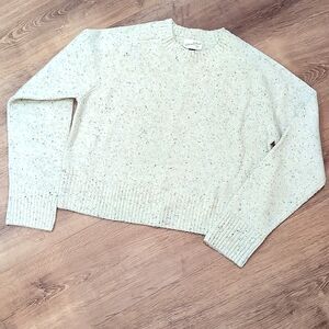 Women's crew neck raglan sleeve short length sweater